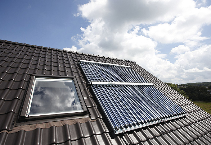 Sonnenstrahlung kann mithilfe von Solaranlagen in Wärme oder elektrische Energie umgewandelt werden